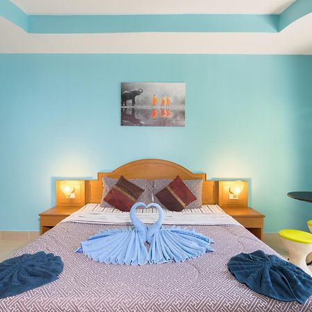 Готель Grand View Patong Екстер'єр фото