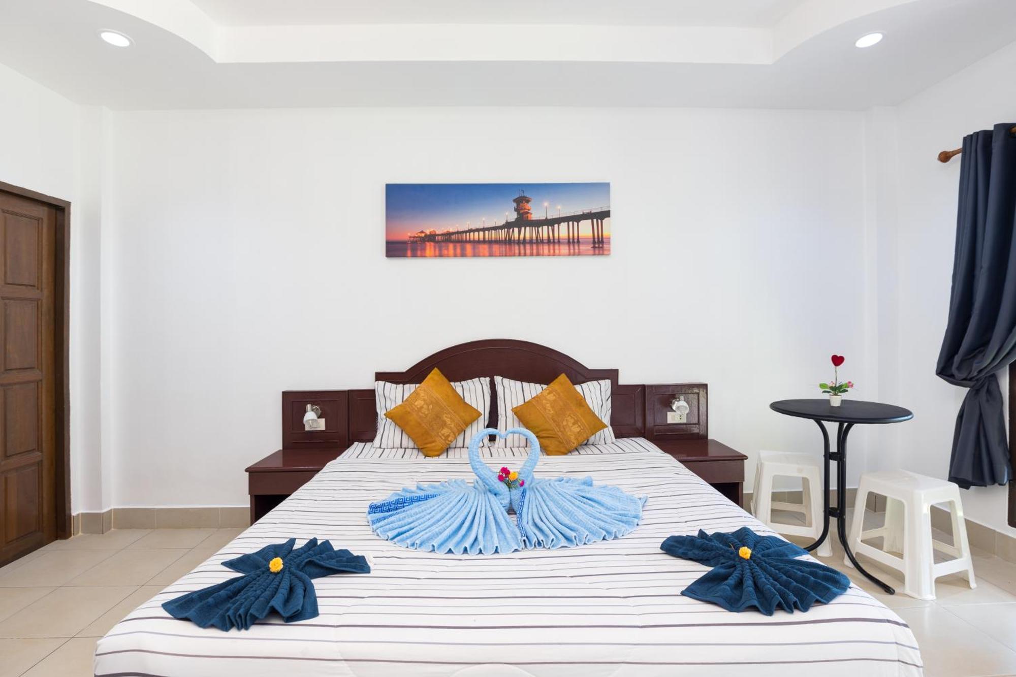 Готель Grand View Patong Екстер'єр фото