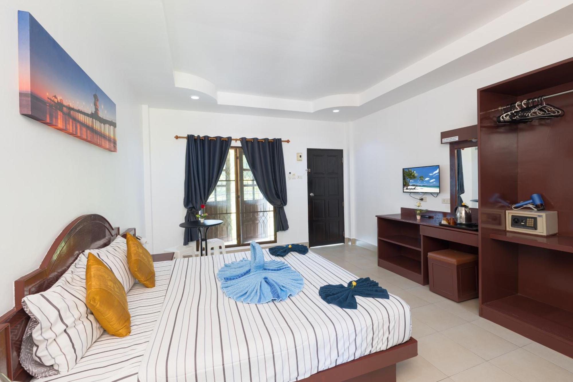 Готель Grand View Patong Екстер'єр фото