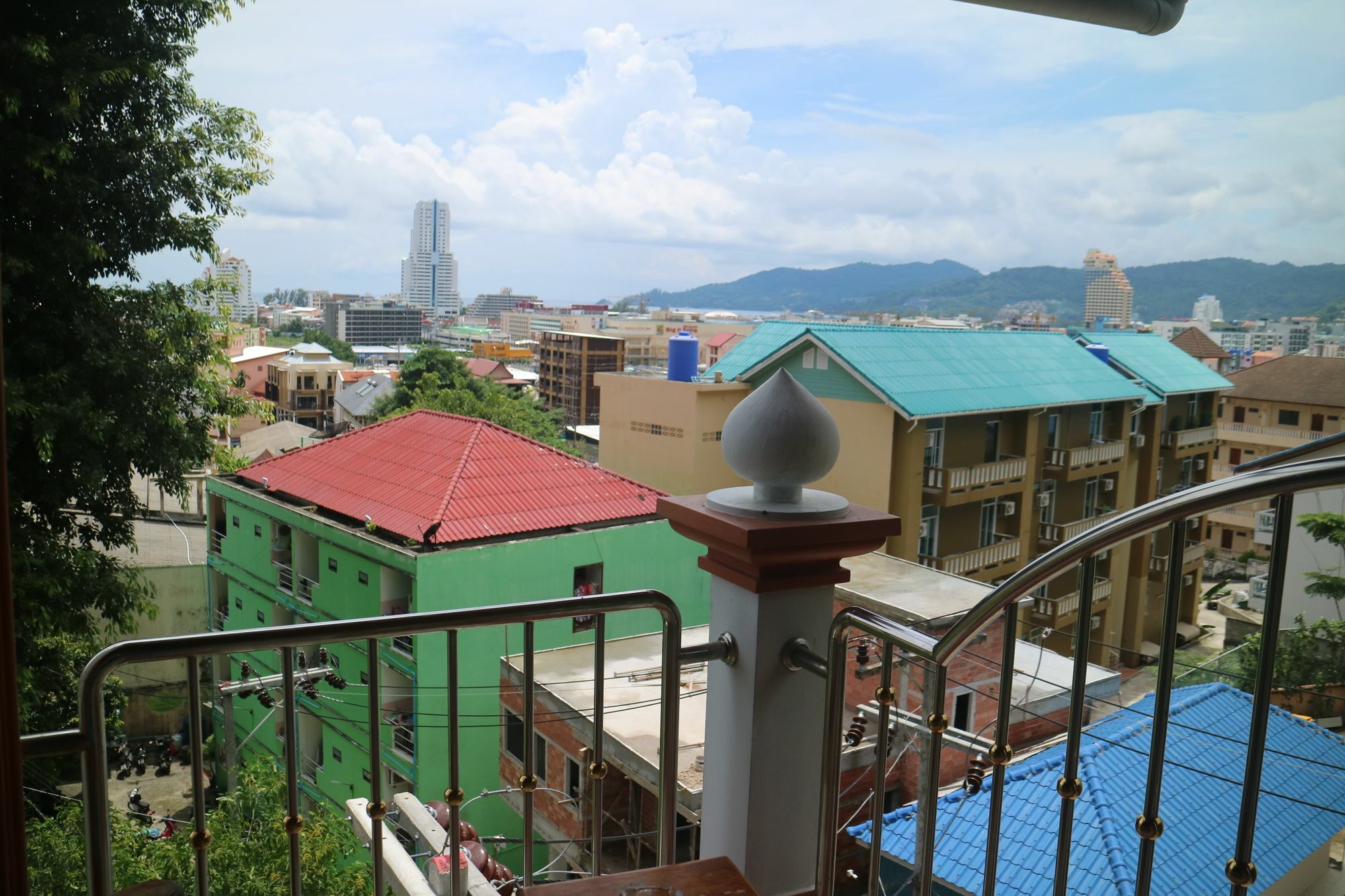 Готель Grand View Patong Екстер'єр фото
